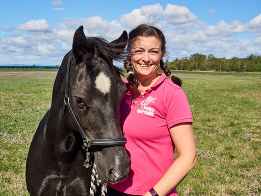 Hallo, ich bin die Ponykerstin